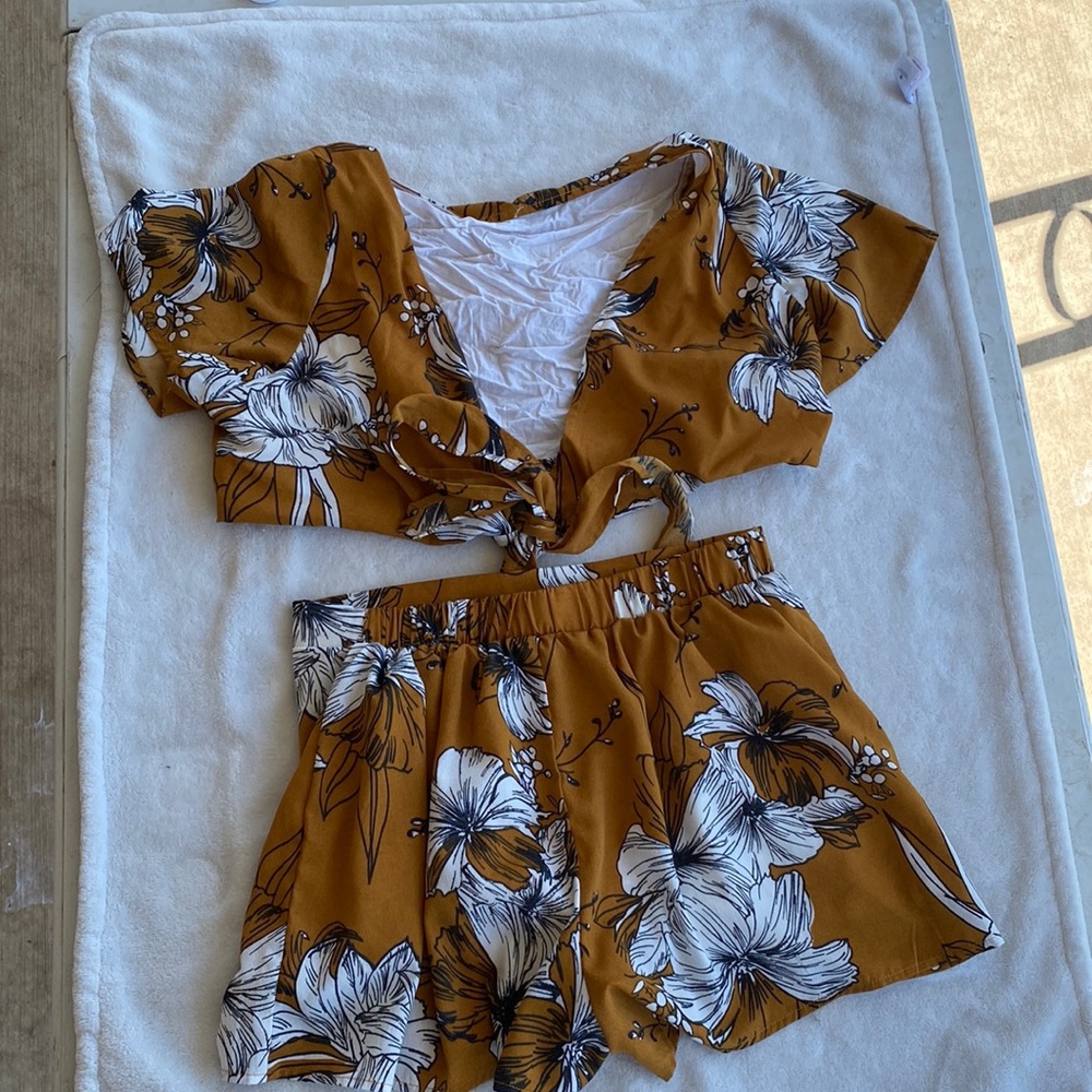 2 piece dull burnt orange short + crop top
